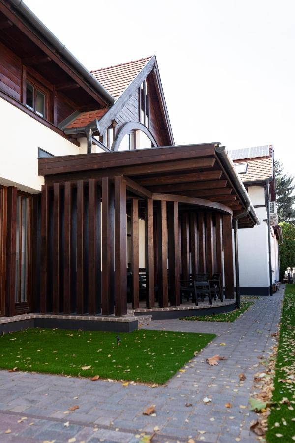 Hvt Comfort Apartments Mezőkövesd Eksteriør bilde
