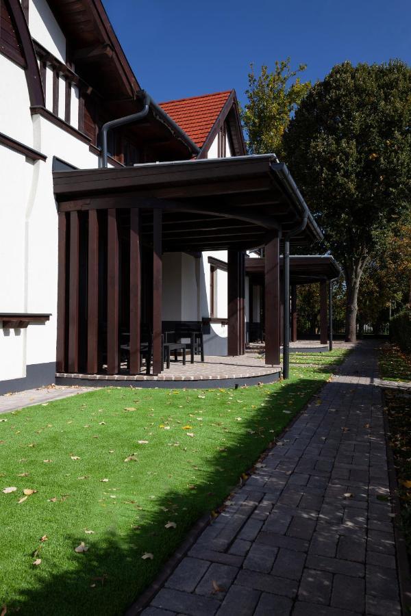 Hvt Comfort Apartments Mezőkövesd Eksteriør bilde